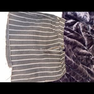 Tillys size 9 black and grey skirt